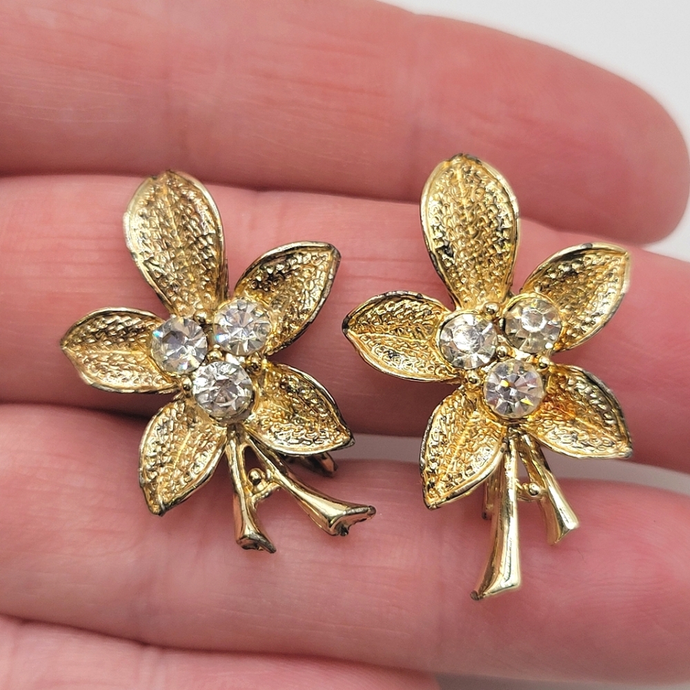 VTG Coro Earrings: Textured Gold Tone, Clear Rhinestones, Leaf Design | SIGNED